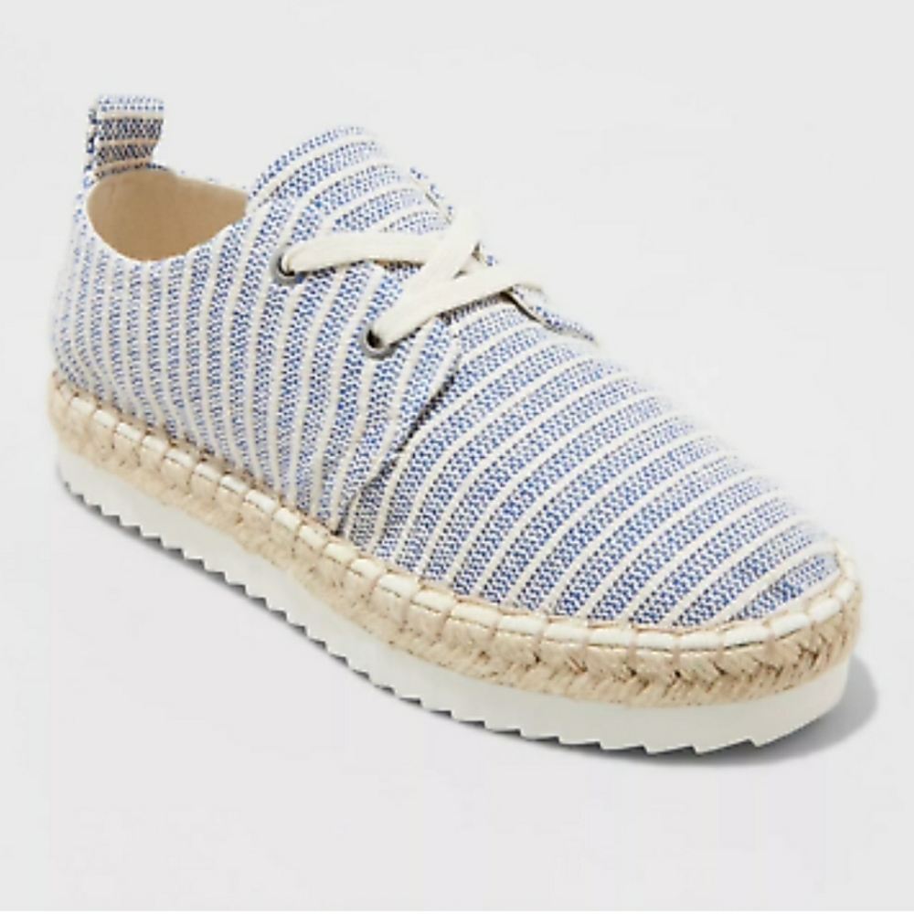 Universal Thread Women Joelle Strpe Blue/White Sne